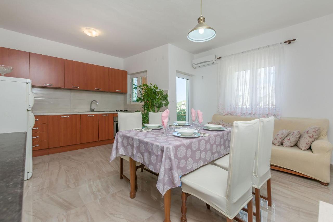 Apartments Jasna Omiš Εξωτερικό φωτογραφία